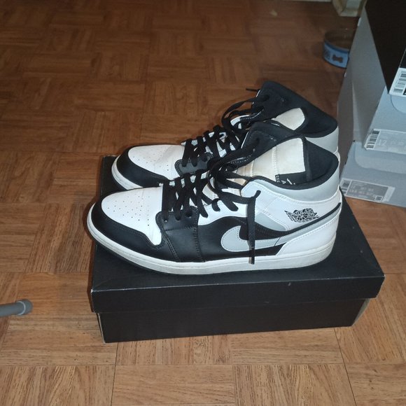 Air Jordan 1 - Picture 1 of 5